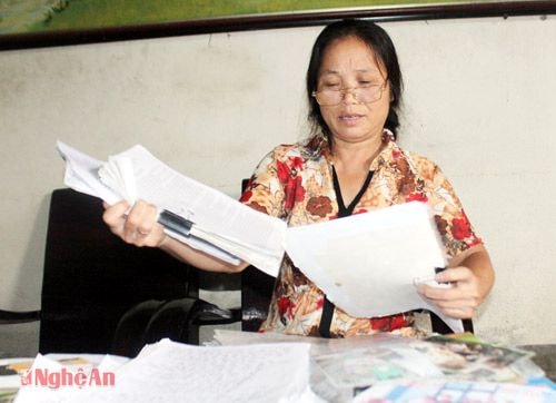 Bà Thi và những lá đơn tố cáo phục vụ việc đòi đất.