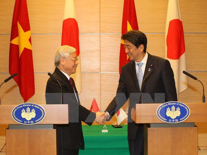 Thủ tướng Nhật Bản Shinzo Abe và Tổng Bí thư ĐCSVN Nguyễn Phú Trọng tại lễ đón và hội đàm  (Ảnh TTXVN).