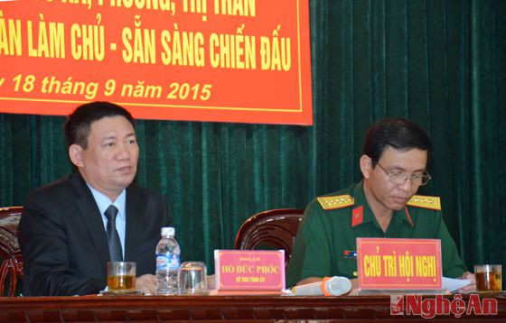 Đồng chí Hồ Đức Phớc và Đại tá Hà Tân Tiến chủ trì Hội nghị.