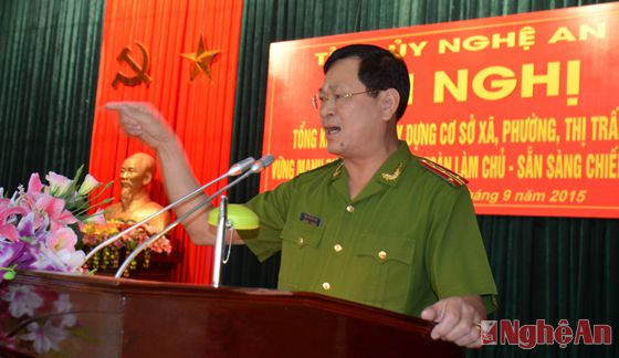 Đại tá Nguyễn Hữu Cầu, Giám đốc Công an tỉnh quán triệt một số nội dung trong quá trình xây dựng cơ sở vững mạnh toàn diện, cụm an toàn làm chủ, sẵn sàng chiến đấu.