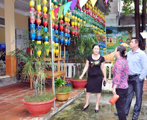 cán bộ, giáo viên và phu huy đã sáng tạo