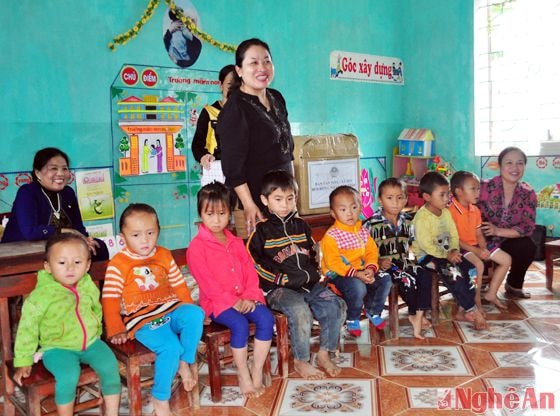 Một lớp học trẻ 5 tuổi ở điểm chính Trường mầm nong Nậm Nhoong