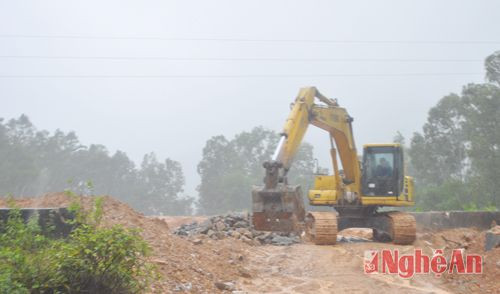 Thi công công trình thủy lợi phòng chống lụt  bão ở Nghi Yên - Nghi Lộc
