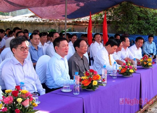 Đại biểu dự buổi lễ