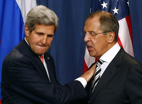 Theo phát ngôn viên Bộ Ngoại giao Mỹ John Kirby, trong cuộc điện đàm với Ngoại trưởng Lavrov, ông Kerry nhắc lại mối bận tâm của ông và nước Mỹ trước vấn đề này, nhấn mạnh, bạo lực có khả năng leo thang nếu Nga thật sự tăng cường hỗ trợ quân sự, khí tài cho Syria. Nguồn: Reuters.