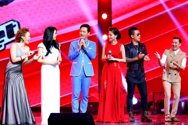 MC Phan Anh và Phạm Mỹ Linh giới thiệu dàn huấn luyện viên Mỹ Tâm, Thu Phương, Tuấn Hưng, Đàm Vĩnh Hưng vào đầu chương trình.