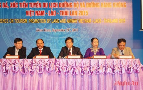 Chủ trì hội nghị