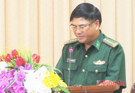 Đại tá Phương Minh Khoa - Phó Chủ nhiệm chính trị Bộ Tư lệnh Bộ đội biên phòng đọc Quyết định khen thưởng của Bộ Tư lệnh Bộ đội biên phòng cho Chuyên án 347LV.
