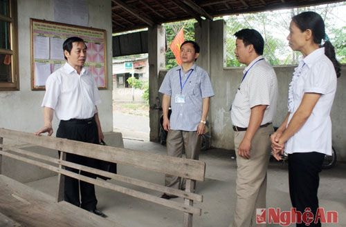 Đoàn đã đến kiểm tra công tác cải cách hành chính tại xã Đồng Văn. Đoàn nhận thấy, việc bố trí nơi tiếp dân còn chưa đàng hoàng, ngăn nắp. 