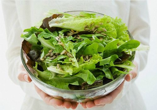  Chế độ ăn thực vật bao gồm nhiều rau, trái cây, đậu, ngũ cốc... giảm nguy cơ ung thư. Ảnh: Starmine News