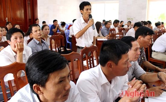 Lãnh đạo các trường học phát biểu ý kiến tại buổi đối thoại