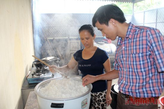Theo chia sẻ của nhiều giáo viên và học sinh thì chất lượng gạo hỗ trợ rất ngon và dẻo.