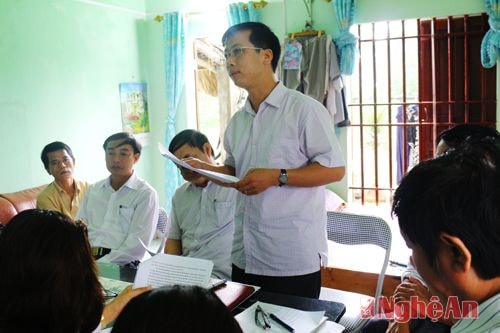 Ah Nguyễn Đức Thành - Trưởng Ban dân chủ pháp ;uật - MTTQ tỉnh nêu ý kiến về mức thu phí và thù lao đối với các giao dịch được thực hiện tại văn phòng