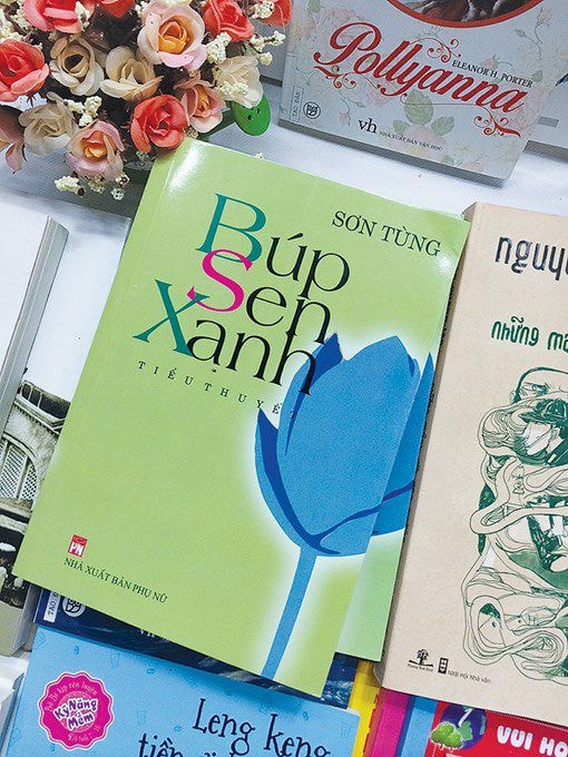 Cuốn sách Búp sen xanh gắn mác NXB Phụ nữ. 