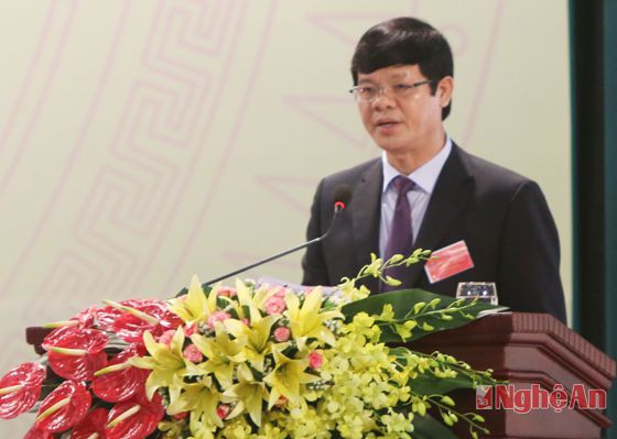 Đồng chí Lê Xuân Đại,Ủy viên BTV Tỉnh ủy,  Phó Chủ tịch Thường trực UBND tỉnh báo cáo kết quả phong trào thi đua yêu nước giai đoạn 2010 - 2015