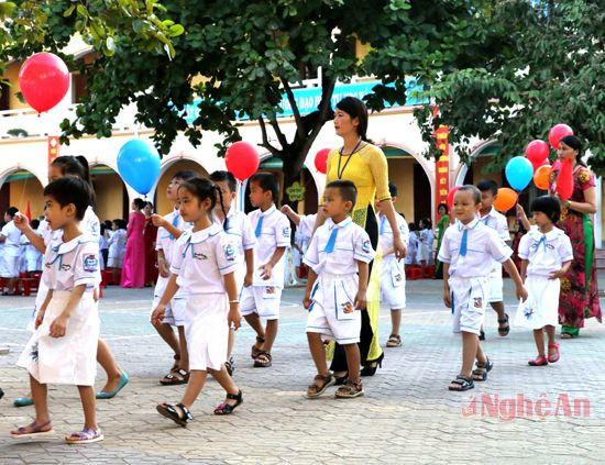 Học sinh Trường Tiểu học Lê Mao (TP. Vinh) trong lễ khai giảng năm học mới.