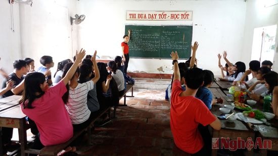 Một tiết học của học sinh Trung tâm GDTX Thành phố Vinh.