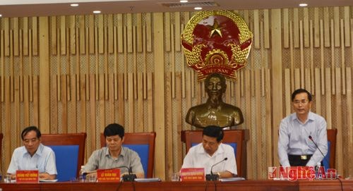 Đồng chí Lê Ngọc Hoa, Phó Chủ tịch UBND tỉnh phát biểu về  đẩy nhanh tiến độ các dự án trọng điểm