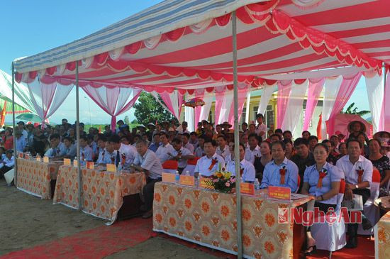 Lãnh đạo Sở Nông nghiệp và Văn phòng nông thôn mới tỉnh và Huyện Nghĩa Đàn dự Lễ đón Bằng