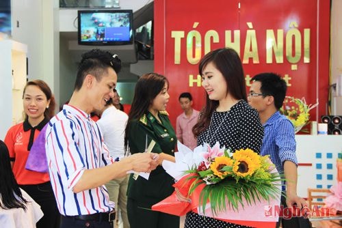 Đến với Tóc Hà Nội, khách hàng may mắn sẽ được trao những thẻ V.I.P cho những khách hàng may mắn