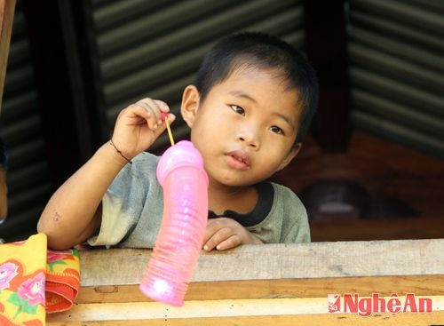 Những chiếc đồ chơi lạ mắt mà đối với nhiều em từ khi sinh ra mới chỉ một lần được nhìn thấy và sở hữu chúng.