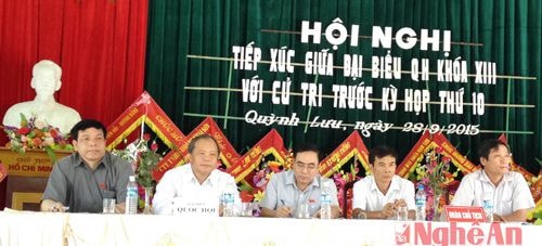 Chủ tọa điều hành hội nghị 