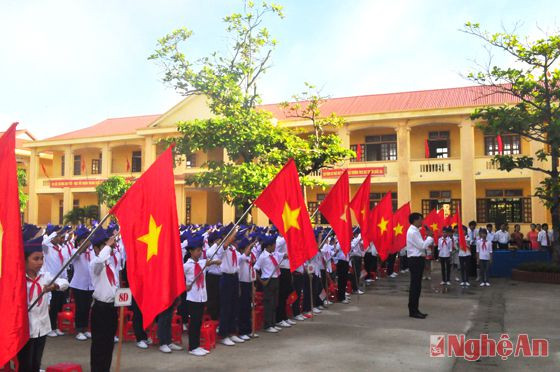 Lễ khai giảng của Trường THCS  Lê Xuân Đào (Hưng Nguyên), ngôi trường được sáp nhập từ Trường THCS Hưng Lĩnh và THCS Hưng Long từ năm 2011.