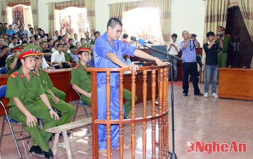 Bị can Vi Văn Hai công nhận những hành vi phạm tội và mức đề nghị tuyên phạt của Viện KSND tỉnh.