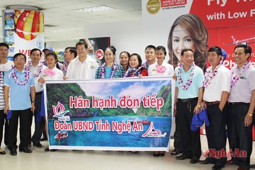 Đoàn công tác có mặt tại sân bay quốc tế Phu Ket