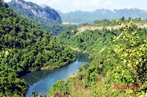 Thượng nguồn sông Giăng, nơi cư trú của tộc người Đan Lai ở Môn Sơn (Con Cuông)