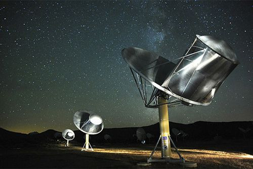  Kính viễn vọng ATA của SETI săn tìm tần số vô tuyến từ người ngoài hành tinh. Ảnh: SETI