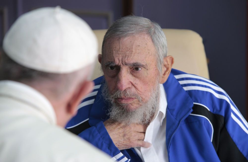 Giáo hoàng Francis gặp gỡ lãnh tụ Cuba Fidel Castro tại La Habana. Tòa thánh Vatican miêu tả cuộc gặp dài 40 phút tại tư gia ông Castro là thân mật và gần gũi.