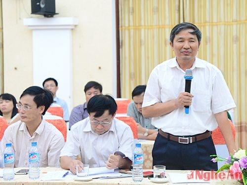 Đại diện Sở Y tế ghi nhận những ý kiến phản ánh của các nhà báo. Đồng thời, đồng thời đồng chí cho biết hiện đang có một dịch sốt xuất huyết nhỏ trên địa bàn tỉnh với 49 bệnh nhân, chưa có ca tử vong, Sở đề nghị các cơ quan truyền thông hỗ trợ tuyên truyền thông tin để khống chế dịch bệnh.