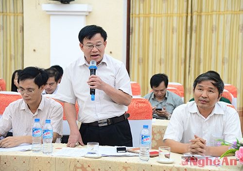 Đại diện Sở Giáo dục và Đào tạo trả lời câu hỏi của các cơ quan báo chí. Về vấn đề tuyển sinh cho khối trường ngoài công lập, Sở đã có rà soát và tham mưu phuơng án hỗ trợ.