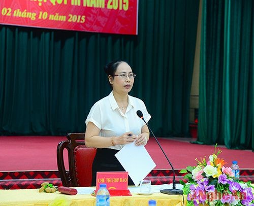 Đồng chí Đinh Thị Lệ Thanh - Uỷ viên BTV Tỉnh uỷ, Phó Chủ tịch UBND tỉnh chủ trì cuộc họp báo.
