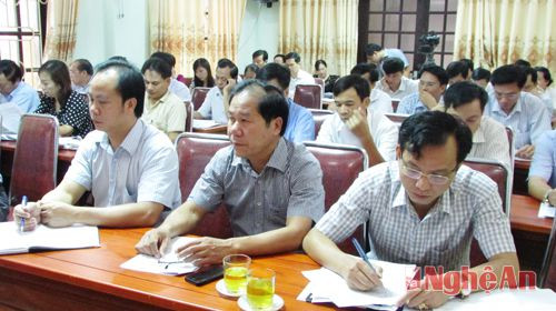 Các đồng chí Ủy viên BCH đảng bộ huyện  tham dự hội nghị