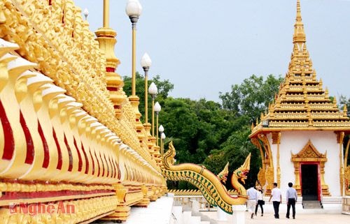 Chùa Vàng - điểm du lịch tâm linh của tỉnh Khỏn Kèn (Thái Lan).