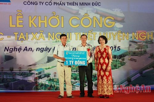 Công ty CP Thiên Minh Đức trao tặng 1 tỷ đồng cho xã Nghi Thiết xây dựng trường Tiểu học