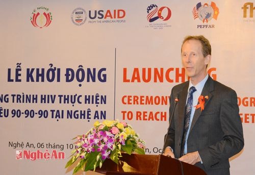 Đại diện USAID - ông Joakim Parker cam kết hợp tác và hỗ trợ cho tỉnh để tiếp tục thực hiện thành công hoạt động phòng chống căn bệnh thế kỷ.