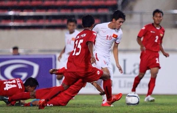 U19 Việt Nam (áo trắng) hoàn thành mục tiêu giành vé dự VCK U19 châu Á.