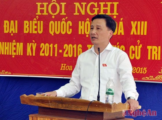 Đồng chí Lê Quang Huy ghi nhận ý kiến đề xuất của cử tri xã Hoa Sơn, giải trình những ý kiến thuộc thẩm quyền  và hứa sẽ chuyển những ý kiến còn lại lên Quốc hội tại kỳ họp sắp tới.