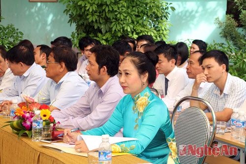 Các đại biểu tham dự lễ khai giảng