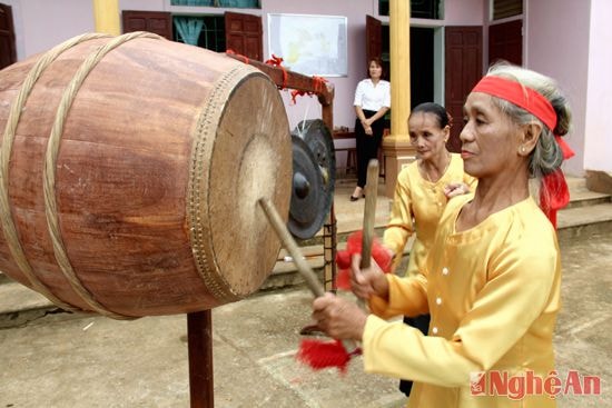 Văn hóa cồng chiêng, các làn điệu Dân ca Thổ được bà con lưu giữ qua nhiều thế hệ.