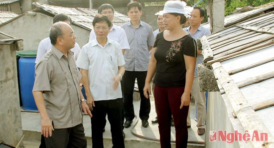 Lãnh đạo Hội Nông dân tỉnh thăm mô hình chế biến nước mắm ở khối Hải Giang 1, phường Nghi Hải (TX. Cửa Lò).