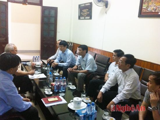 Đoàn công tác của UBND tỉnh trao đổi với Tòa Giám mục Giáo phận Vinh