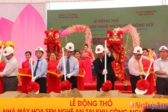 Lễ động thổ Nhà máy Tôn Hoa Sen tại Khu công nghiệp Đông Hồi.Ảnh: châu lan