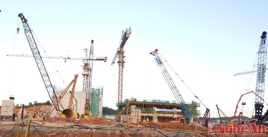 l Thi công Dự án Nhà máy xi măng Sông Lam. Ảnh: Hoàng Vĩnh
