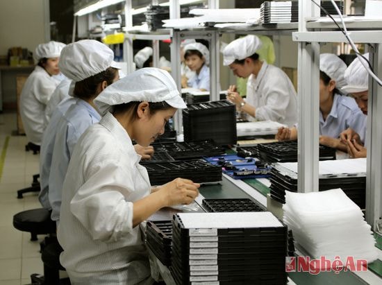 Sản xuất linh kiện điện tử ở Nhà máy BSE  (Hàn Quốc).Ảnh: C.L