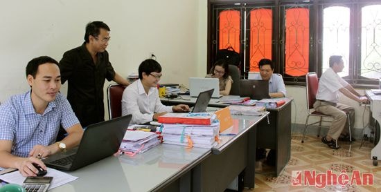 Cán bộ phòng nghiệp vụ số 4 Thanh tra tỉnh đang làm việc