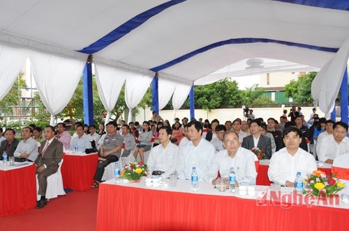 Các đại biểu dự lễ khai trương